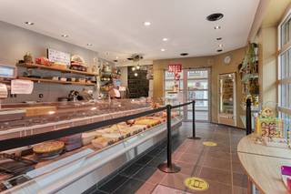 Cet immeuble commercial situé à Menin se compose aujourd'hui d'une boucherie qui fonctionne bien et offre de nombreuses opportunités pour...