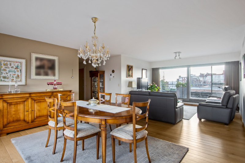 Ruim &amp; lichtrijk dakappartement (114m²) met 2 (mog. 3) SLK, 2 ruime terrassen en dubbele garagebox - foto 2