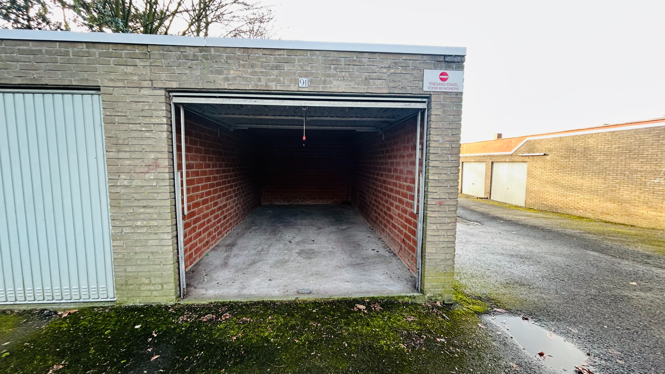 Gesloten garagebox te huur in centrum Deerlijk - foto 2