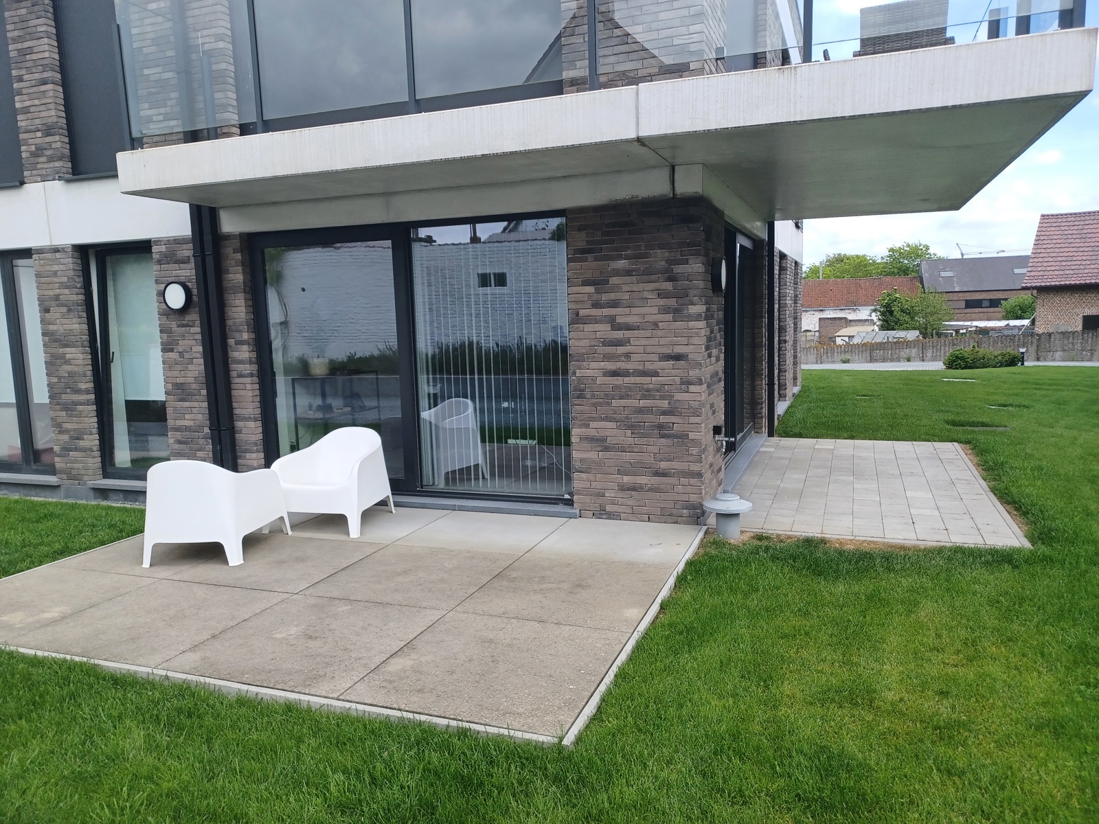 Gelijkvloers appartement met 3 terrassen - centrum Okegem - foto 2
