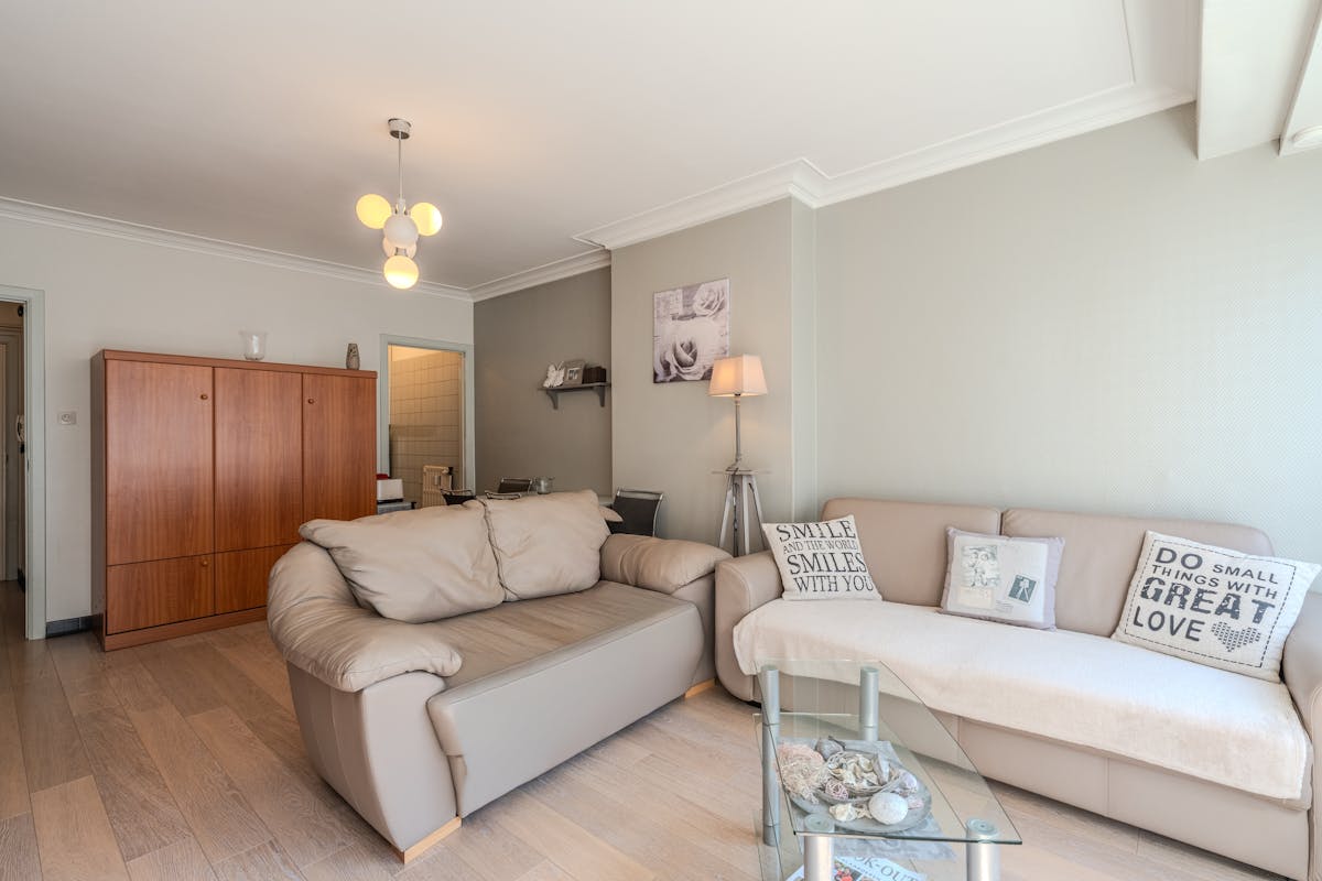 Bright studio with side sea view and terrace! - photo 4