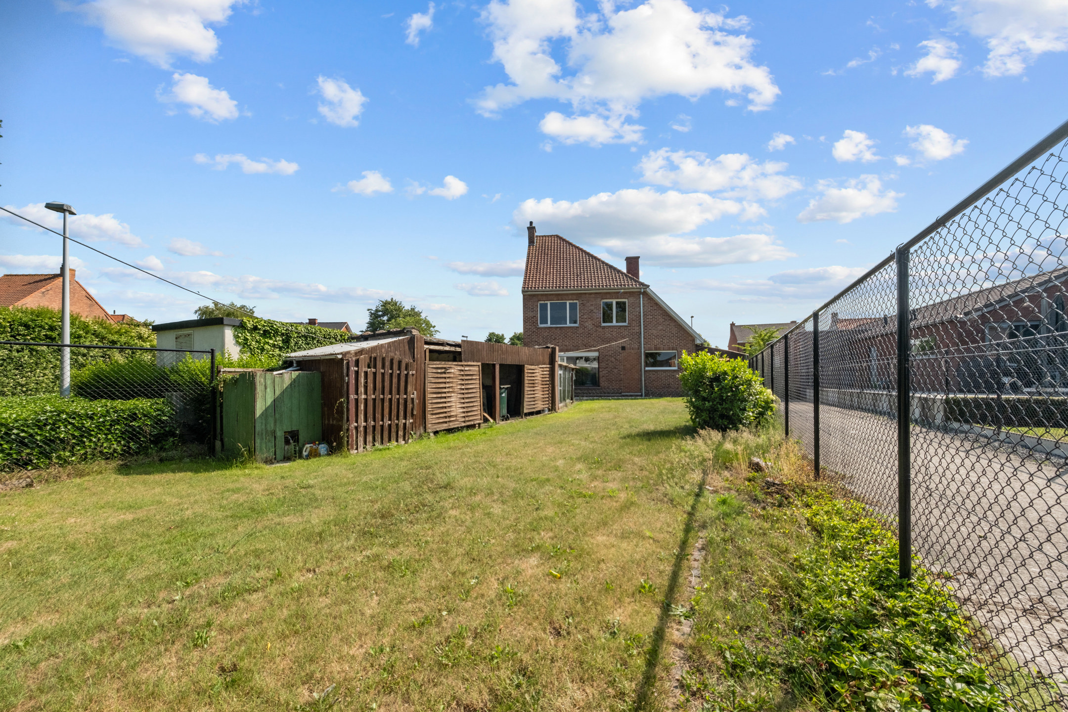 Goedgelegen, degelijke woning met TUIN en GARAGE. - foto 2