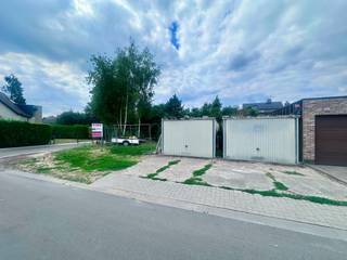 Bouwgrond 2a 36ca te koop voor half open bebouwing met zuidwestelijke oriëntatie. De bouwgrond is gelegen in rustige en gezinsvriendelijke buurt, weg...