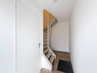 Upon entering the house, you are welcomed into the entrance hall with a separate guest toilet. From the hall, you walk through to the true...