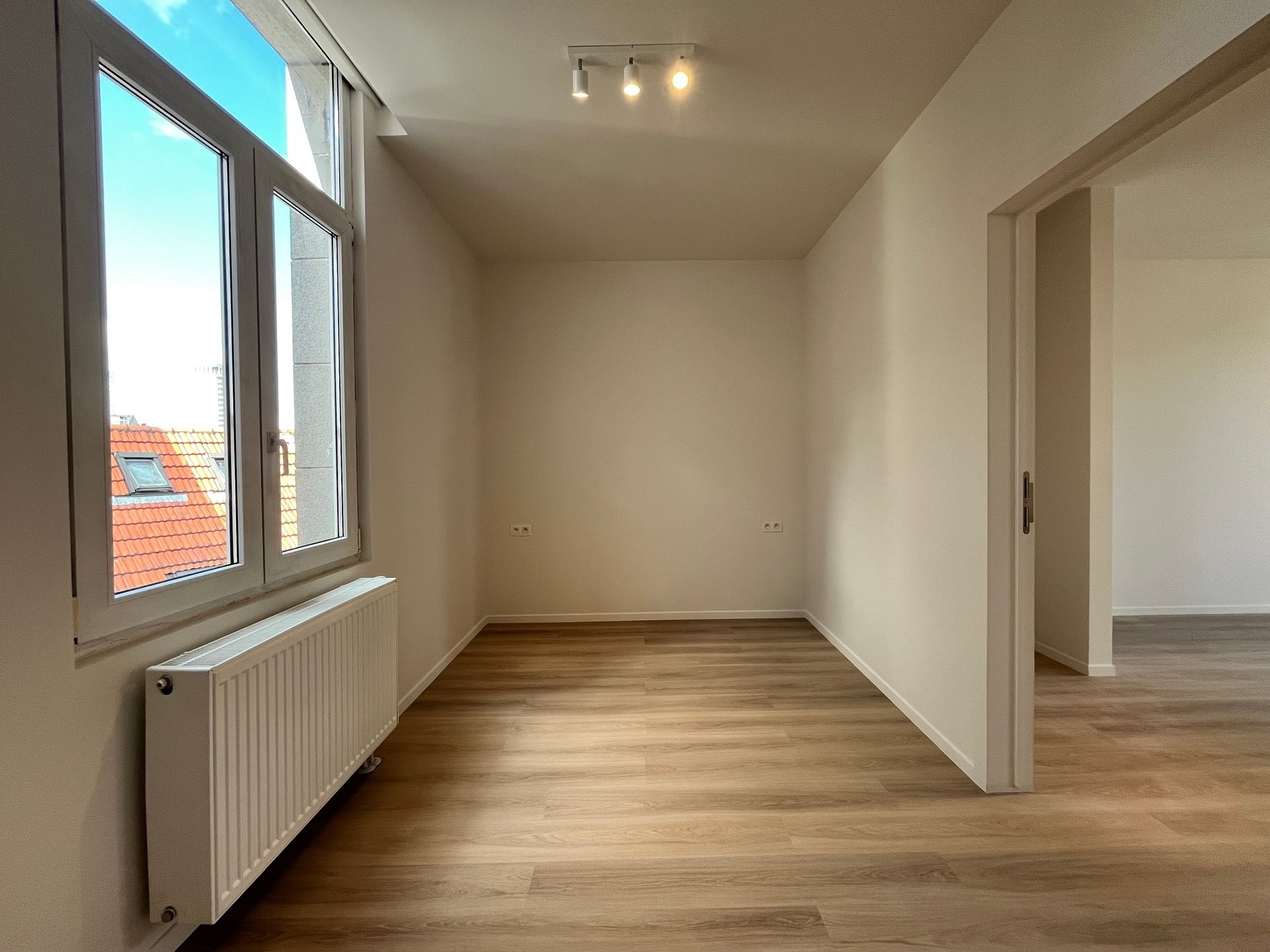 Grondidg gerenoveerd 1 slpk appartement met dressing - foto 4