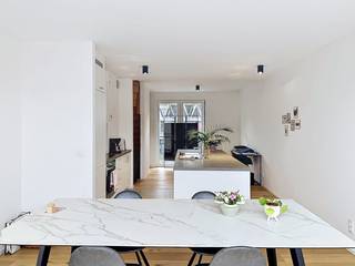 De snelste manier om een bezoek te brengen aan dit appartement? Vraag je bezoek aan via de rode knop op onze website (www.dewaele.com) en je...