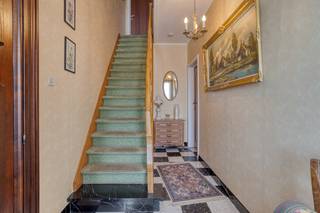 Op zoek naar ruimte en rust? Deze kloeke woning in de Hogenhovestraat 83 te Aarsele is gelegen tussen het centrum van Aarsele en Dentergem. Op...