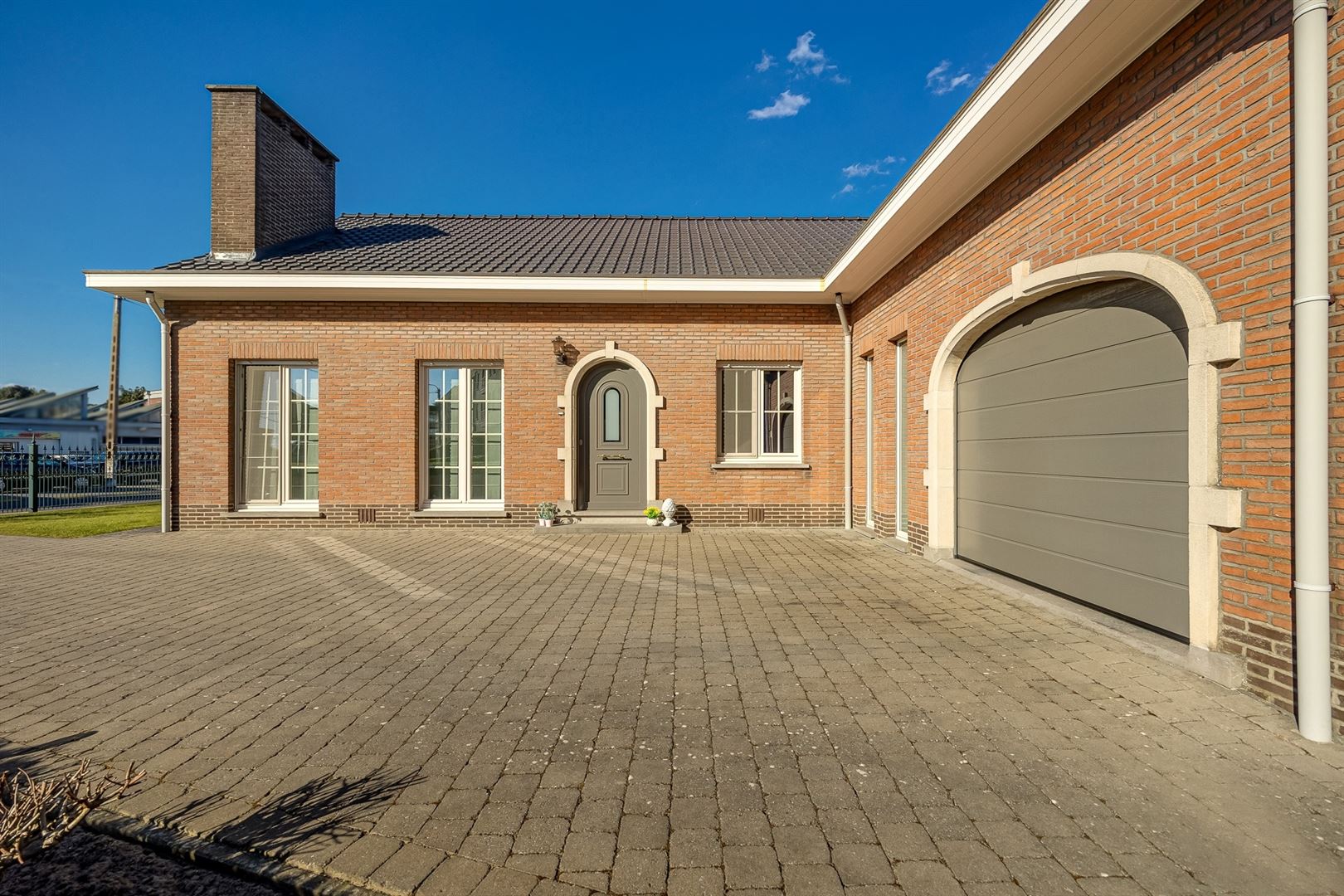 Laagbouw op topligging! Met tuintje en garage! - foto 1