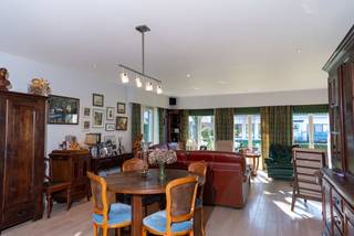 Bijzonder aangenaam landhuis. Residentieel en zeer rustig gelegen, nabij Vaart, Zennegat en oprit E19. Zeer degelijk gebouwd, perfect onderhouden...