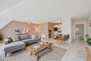 <p>Instapklaar appartement op wandelafstand van het centrum van Avelgem!<br /><br />Dit instapklaar appartement combineert comfortabel wonen, een praktische indeling en een centrale ligging vlakbij winkels, scholen en openbaar vervoer.<br /><br />INDELING:<br />Inkomhal, lichtrijke leefruimte met uitgeruste open keuken en praktische berging. Verder beschikt het appartement over een ruime slaapkamer en een badkamer. Daarnaast is er ook een privatieve kelderberging inbegrepen in de verkoop.<br /><br />Wat maakt dit appartement uniek?<br />♦ lichtrijke leefruimte<br />♦ uitgeruste open keuken met berging<br />♦ ruime slaapkamer<br />♦ privatieve kelderberging inbegrepen<br />♦ energiezuinig: epc-label C<br />♦ op wandelafstand van centrum Avelgem<br />♦ dichtbij scholen, winkels en openbaar vervoer<br />♦ ideaal voor starters, koppels, alleenstaanden of investeerders<br /><br />Interesse in dit appartement?<br />Contacteer ons vandaag nog: charlotte@immobeguin.be</p>