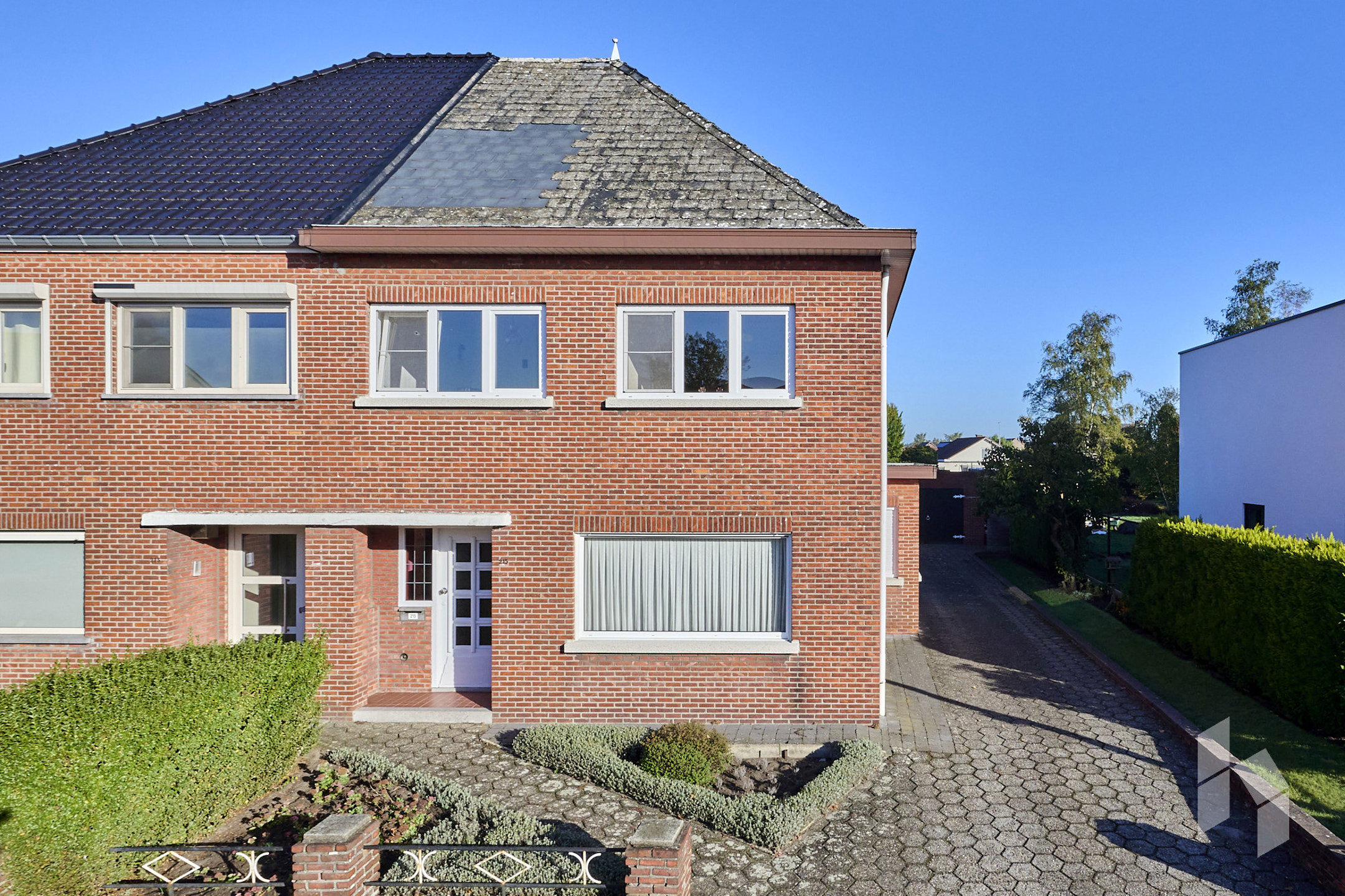 Centraal gelegen woning met 3 slpks op een perceel van 865 m²! - foto 1