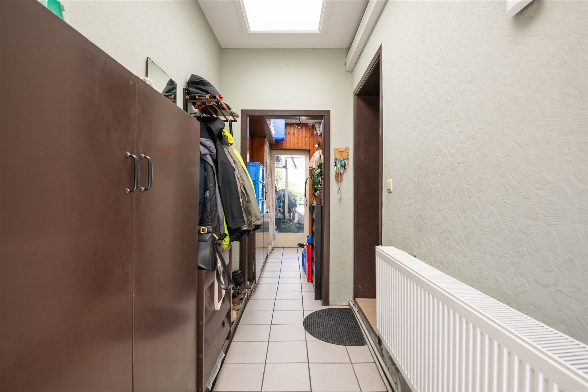 Centrally located family home with 3 bedrooms and city garden. - photo 2