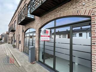 Fantastisch gelegen kantoorruimte met een oppervlakte van 182 m² te koop op amper 7,5 km van de E40. Tevens vlotte bereikbaarheid via het...