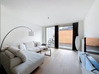 In the Spreeuwenbergstraat in Veurne, we find this recently renovated 2-bedroom house for rent. The house is located near the center of Veurne,...