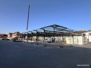 Ontdek deze uitzonderlijk gelegen handelsruimte van 519 m² op een toplocatie langs de Ardooisesteenweg in Roeselare.De site bevindt zich pal naast de...