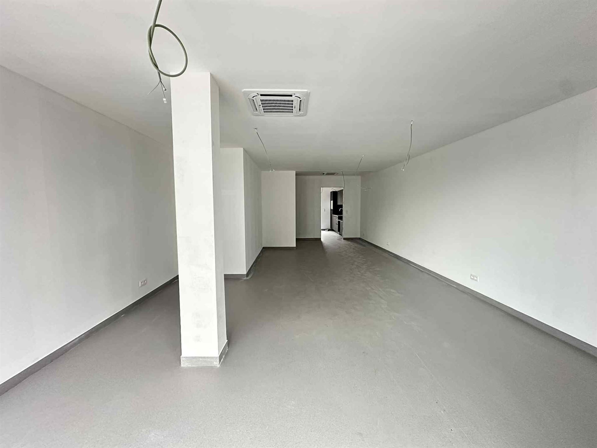 Handelspand op centrale locatie met parkeergelegenheid. - foto 2