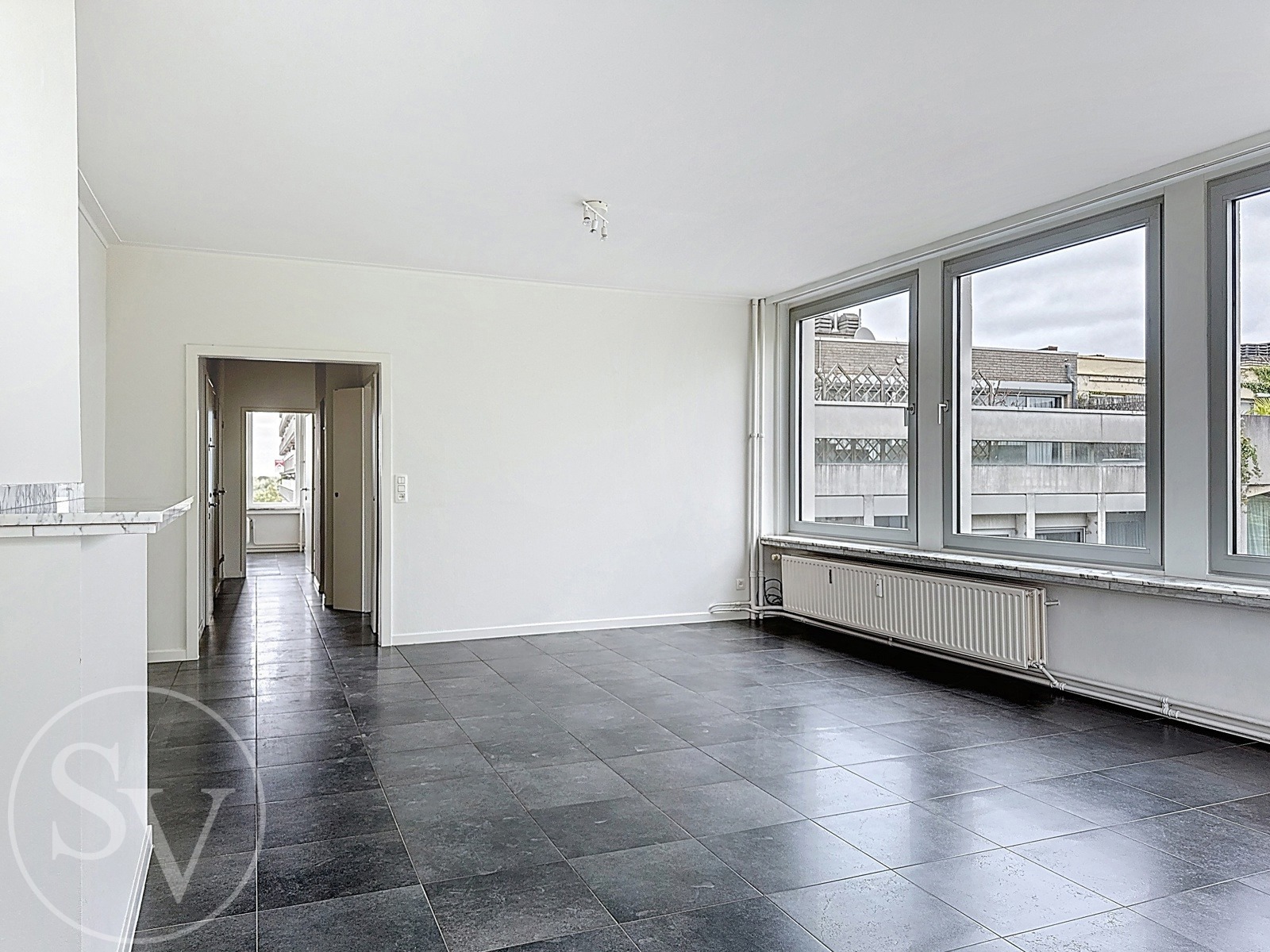Appartement met 2 slaapkamers, balkon en garage. - foto 4