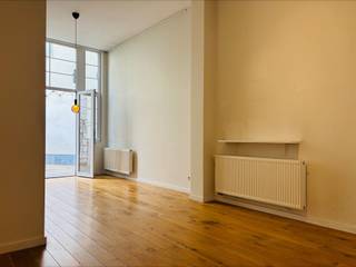 KARAKTERVOL EN LICHTRIJK 1-SLAAPKAMERAPPARTEMENT MET RUIM TERRAS OP TOPLOCATIE!Welkom op de Amerikalei 61, in het hart van Antwerpen, vlak bij het...