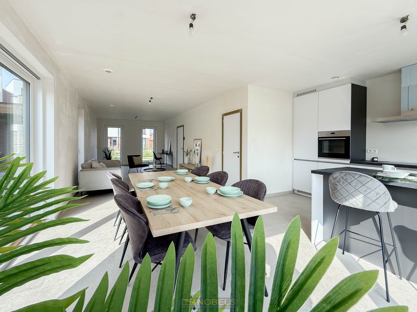 Te koop, lichtrijke nieuwbouwwoning met vier slaapkamers en tijdloze charme - photo 1