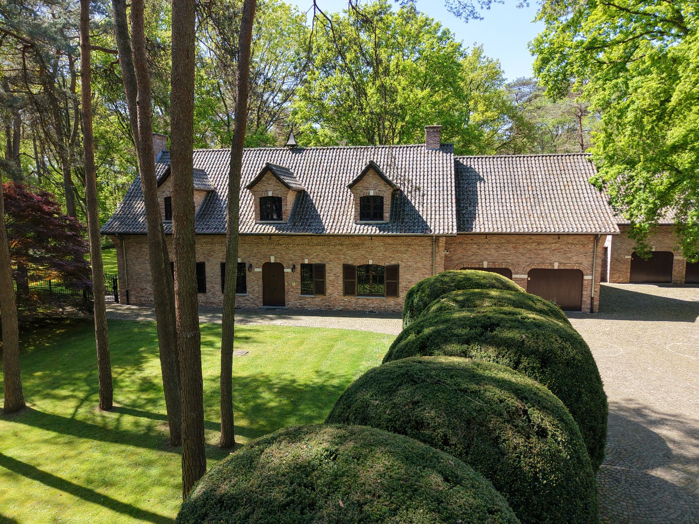 Landelijke villa met 5 garages op perceel van 11.875 m² te Schilde met Zuid-West tuin. - foto 2