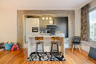 Dit gerenoveerde appartement in Borgerhout biedt 85 m² aan stijlvol wooncomfort in een karaktervolle setting. De woning vormt een geslaagde...