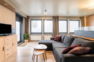 Deze instapklare bungalow biedt comfortabel gelijkvloers wonen op een vlot bereikbare locatie. Dankzij de praktische indeling en aangename...