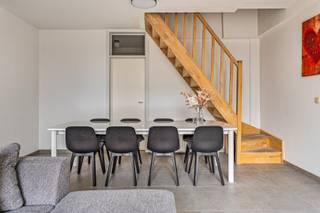 Op slechts enkele passen van de Zeedijk bevindt zich dit zeer ruime gerenoveerde duplex appartement (125m2)/Penthouse, bestaande uit maar liefst...