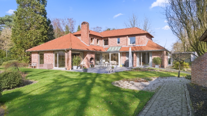 Exclusief gelegen villa van 345m² op 30 are met grote vijver - foto 2