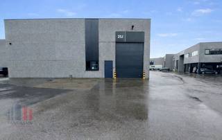 Instapklare KMO-unit van 95 m² te huur.Uitstekend gelegen op korte afstand van de R27 (Ring rond Tienen), die een directe aansluiting biedt op de N3...