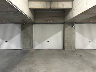 Deze goed gelegen garagebox bevindt zich in de residentie Apollo te Nieuwpoort-Bad.Er is een lichtpunt aanwezig.Zowel de inrit als de garagebox zijn...