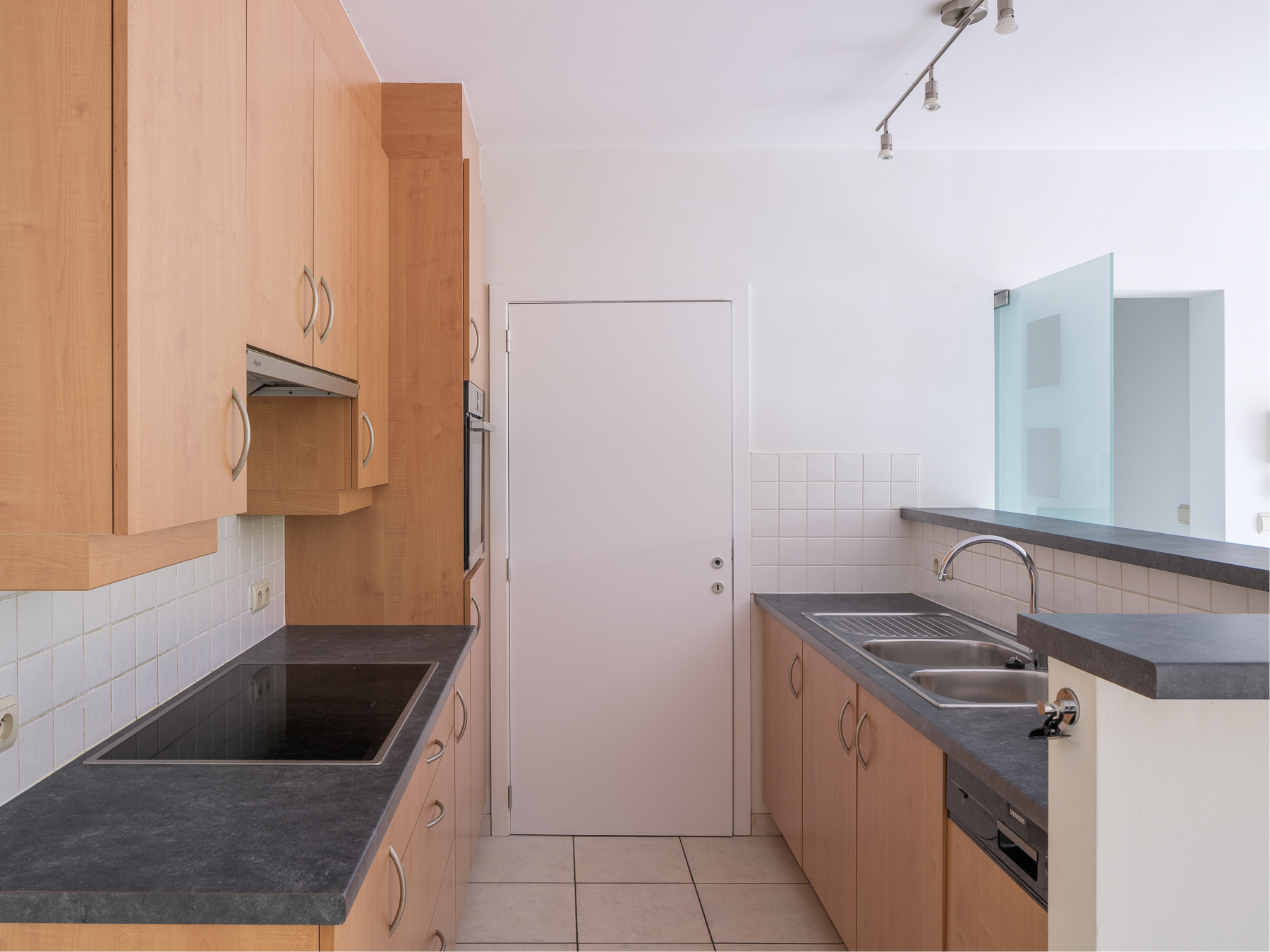 Lichtrijk appartement met privétuin - foto 4