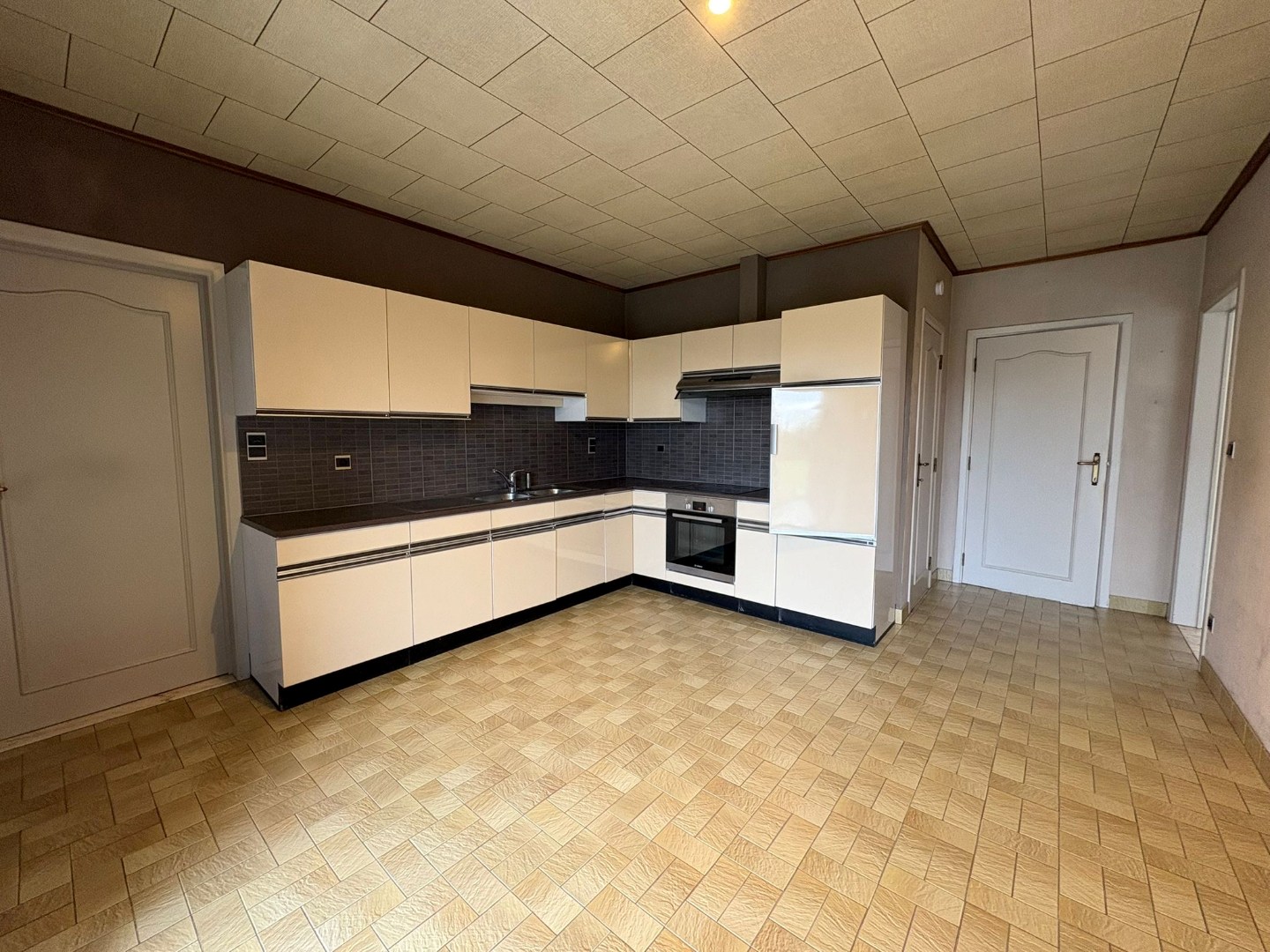 Open bebouwing met 3 slaapkamers op riant perceel - foto 3