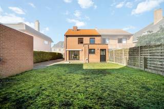 Deze ruime, lichtrijke woning is gelegen op een perceel van 360 m² in de Baron de Serretstraat in Sint-Michiels. Dankzij de centrale ligging geniet...