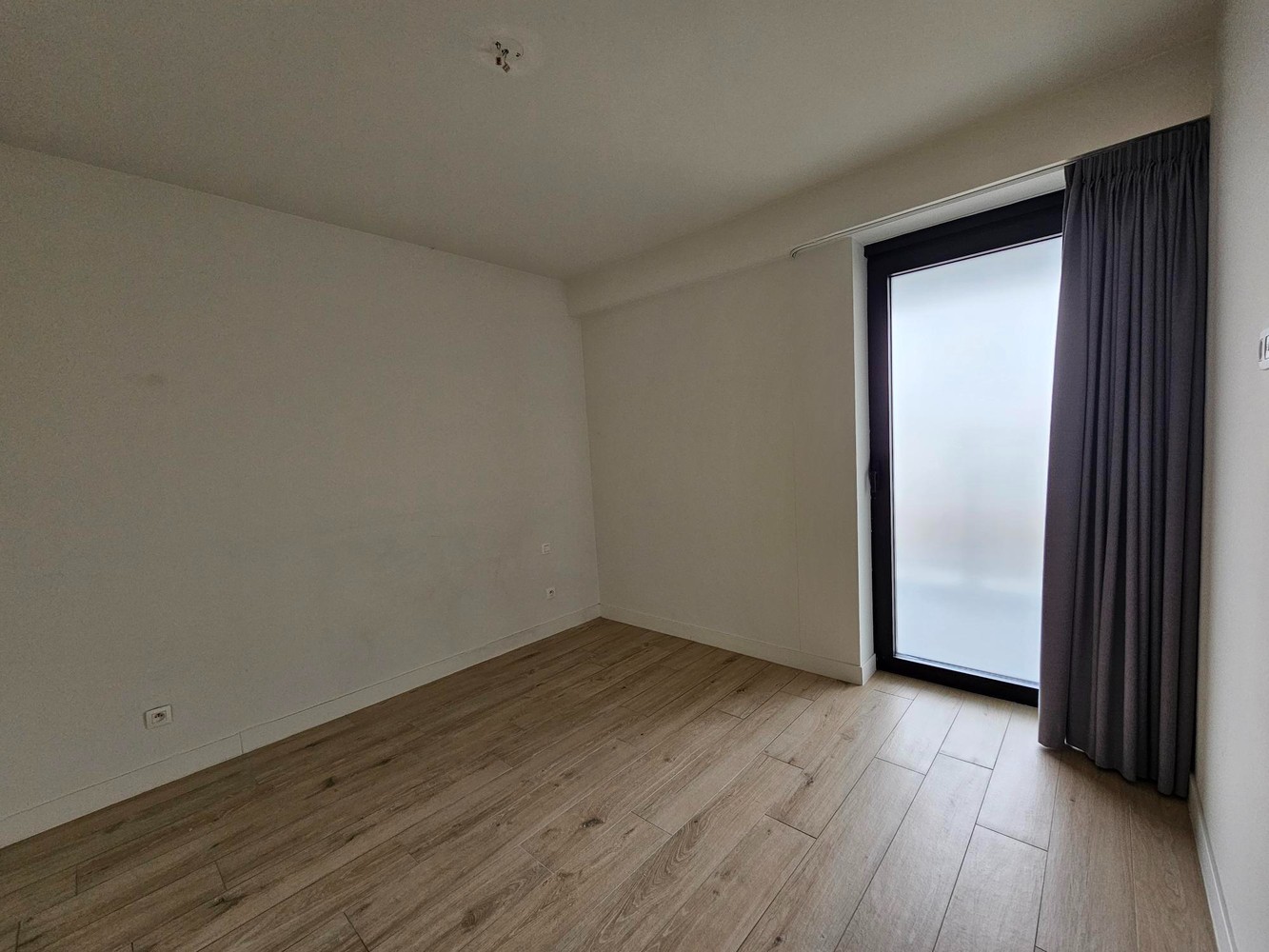 Stijlvol nieuwbouwappartement op toplocatie met 2 slaapkamers. - foto 4