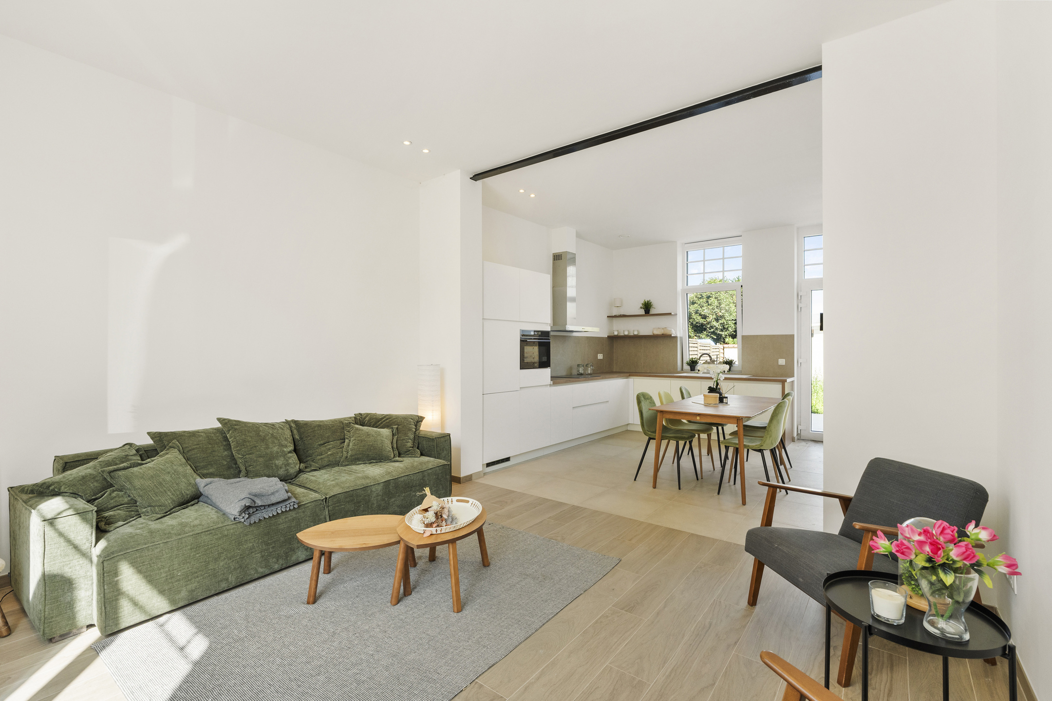 Mooi GERENOVEERDE WONING met 5 SLK en TERRAS + tuin. - foto 2