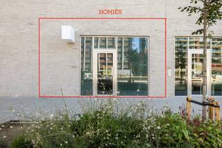 Aan de bruisende Vaartkom in Leuven bevindt zich deze casco handelsruimte van 109 m² in een nieuwbouwproject (2024). Dankzij de gevelbreedte van...
