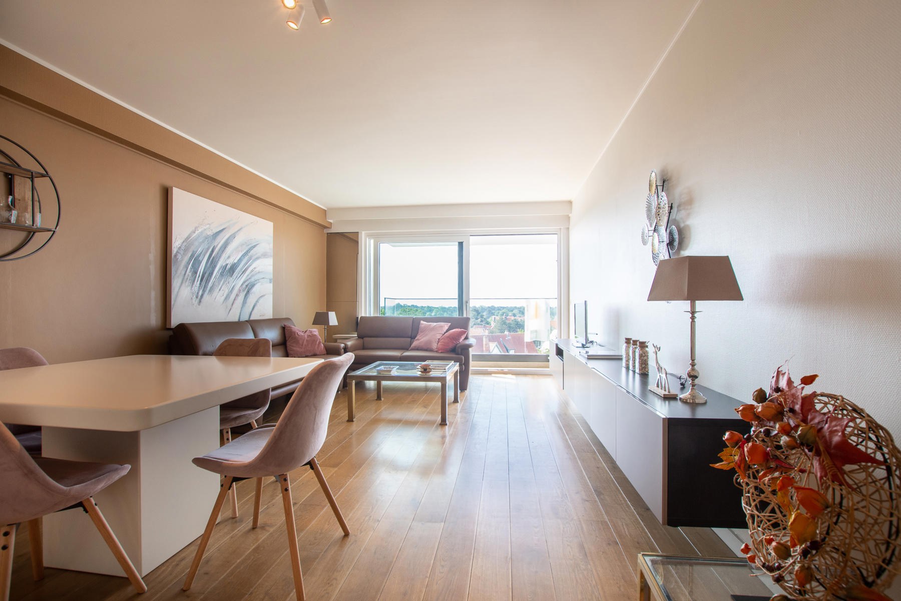 Gemeubeld appartement op de vijfde verdieping gelegen in hartje Zoute op enkele passen van het Albertplein en de zee - foto 1