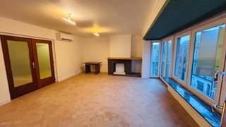 Dit ruim appartement van 102m2 met twee slaapkamers bevindt zich op een vlot bereikbare locatie in Gent.Zowel de R40 als de oprit van een autosnelweg...