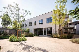 Dit authentieke Business Center, gelegen in de Bomastraat in Gent, is gespreid over 2 gebouwen, en biedt plaats aan 7 units. Met de vestiging...