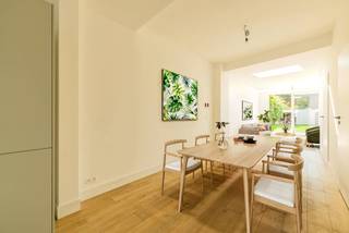 LIGGINGDeze energiezuinige stadswoning is gelegen in de Emanuel Hielstraat. Een toplocatie in het centrum van Gentbrugge omringd door tal van...