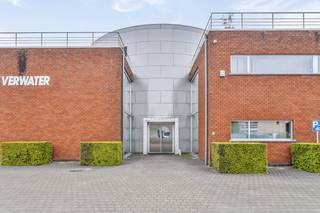 Het kantoorgebouw is gelegen aan de Rijkmakerlaan in Essen. Een welgekend industriegebied dat makkelijk toegankelijk en bereikbaar is.Het is gebouw...