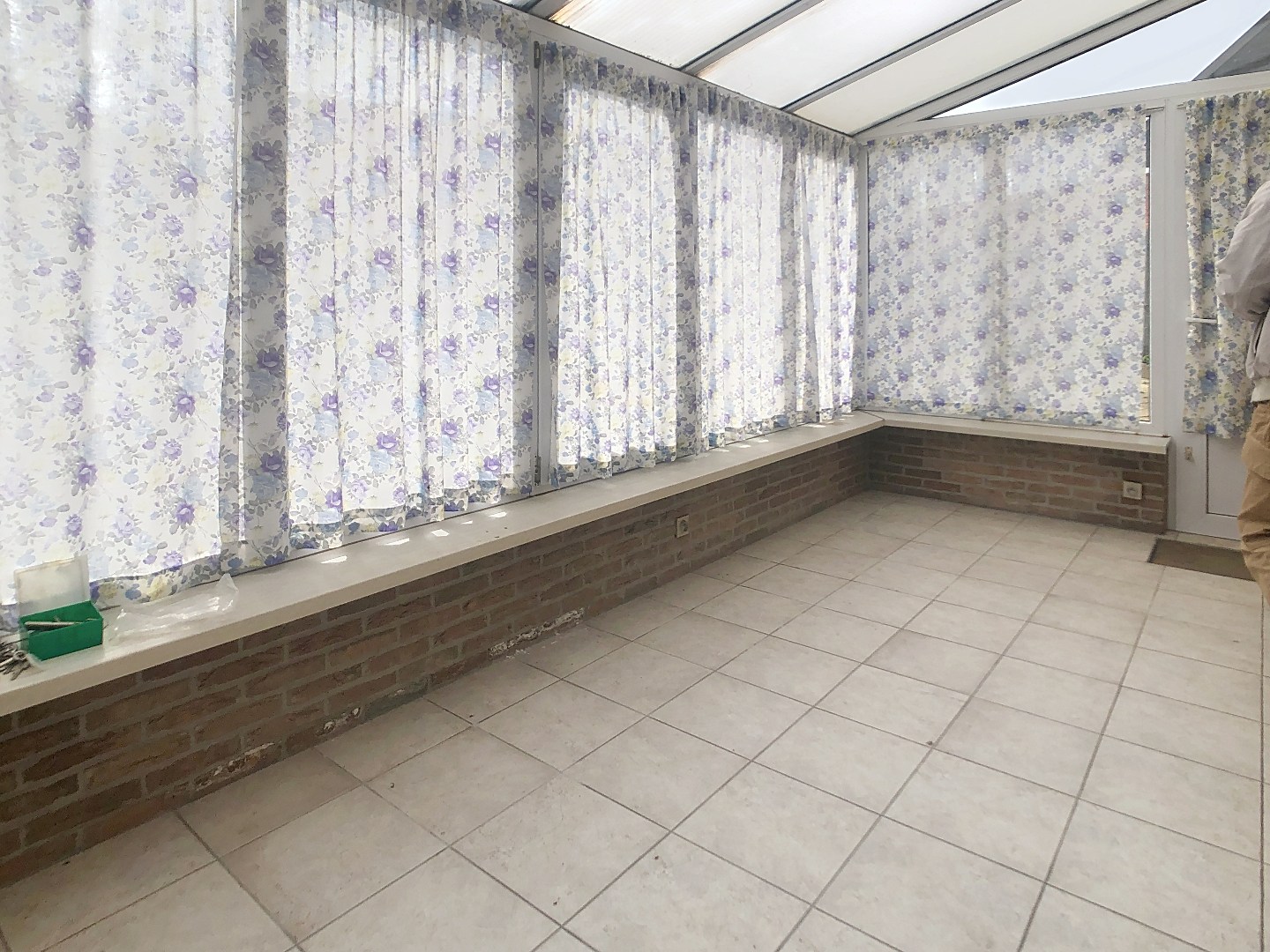 Woning met 2 slaapkamers, garage , berging en grote tuin - foto 4