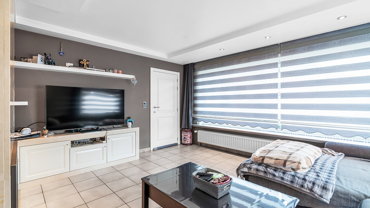 Ruime gezinswoning met 3 slaapkamers + bureel/slaapkamer en mogelijkheid tot extra slaapkamers op zolder - foto 4