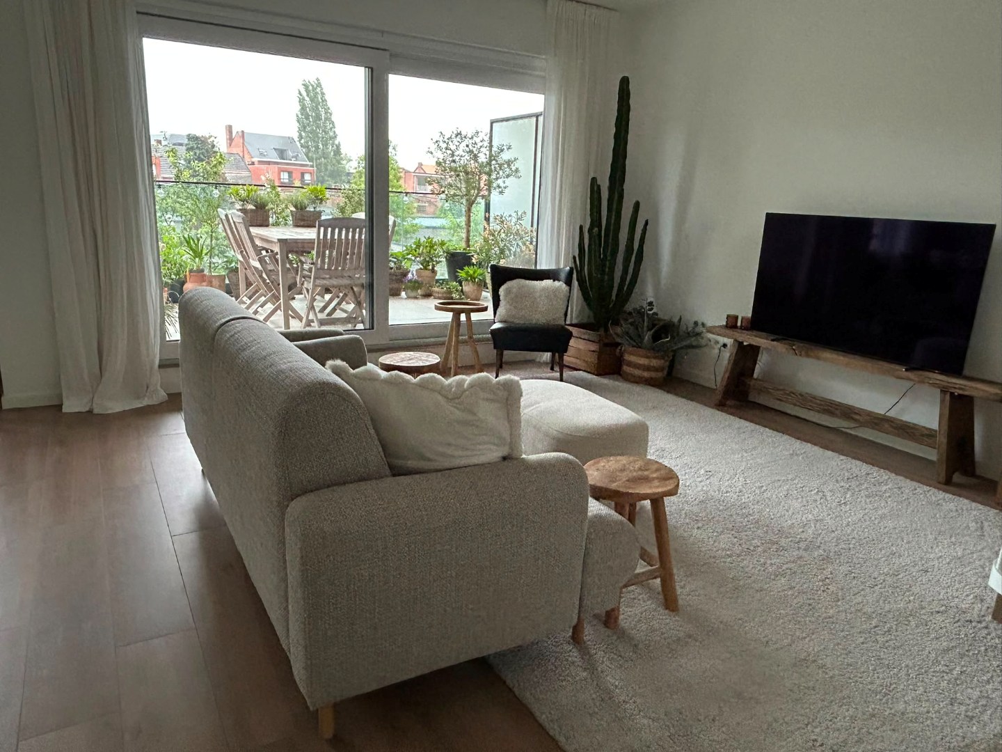 Ruim appartement met 2 slaapkamers in het centrum van Mol! - foto 3
