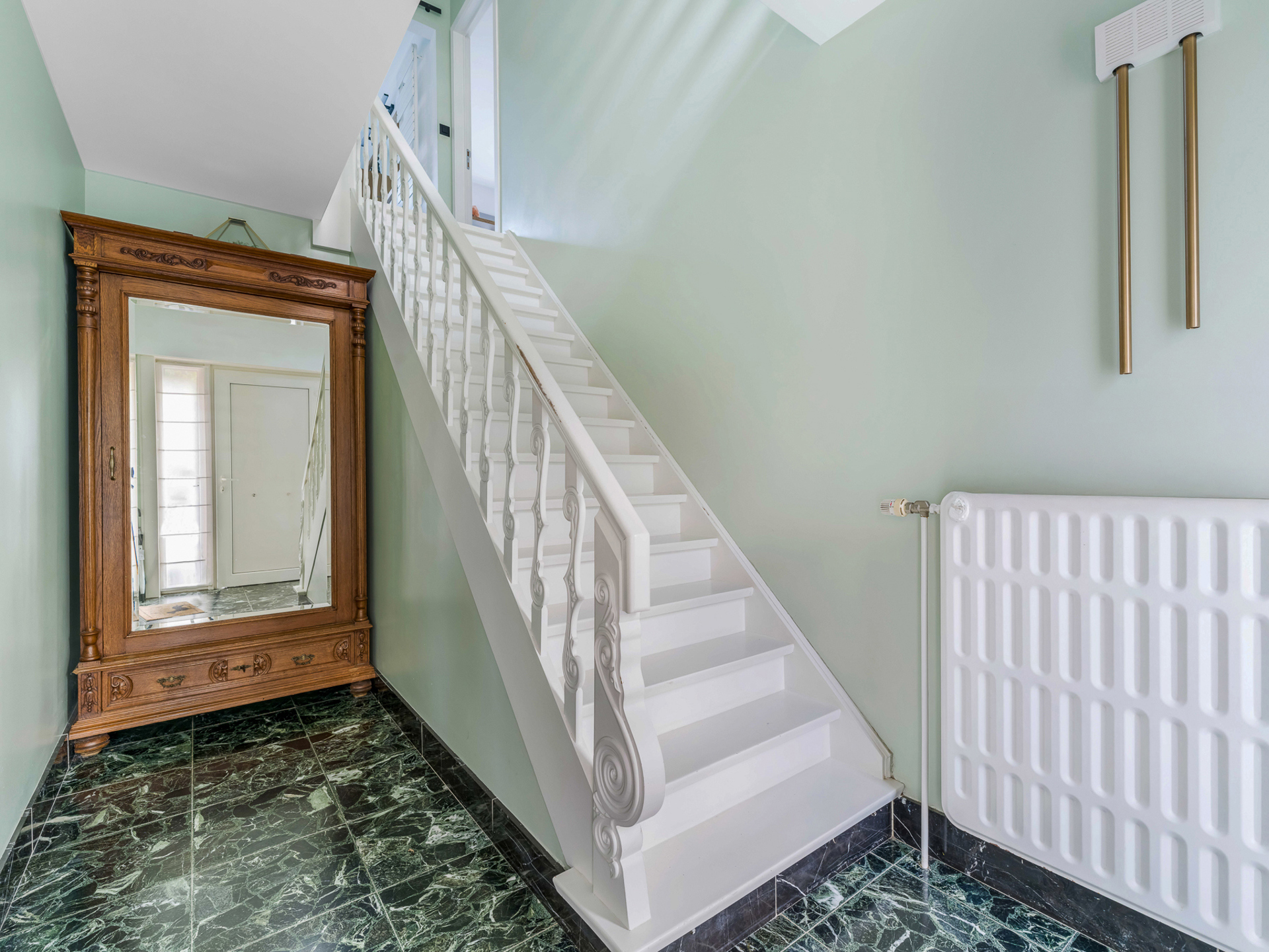 Warme, knusse gezinswoning , gerenoveerd en instapklaar - foto 4