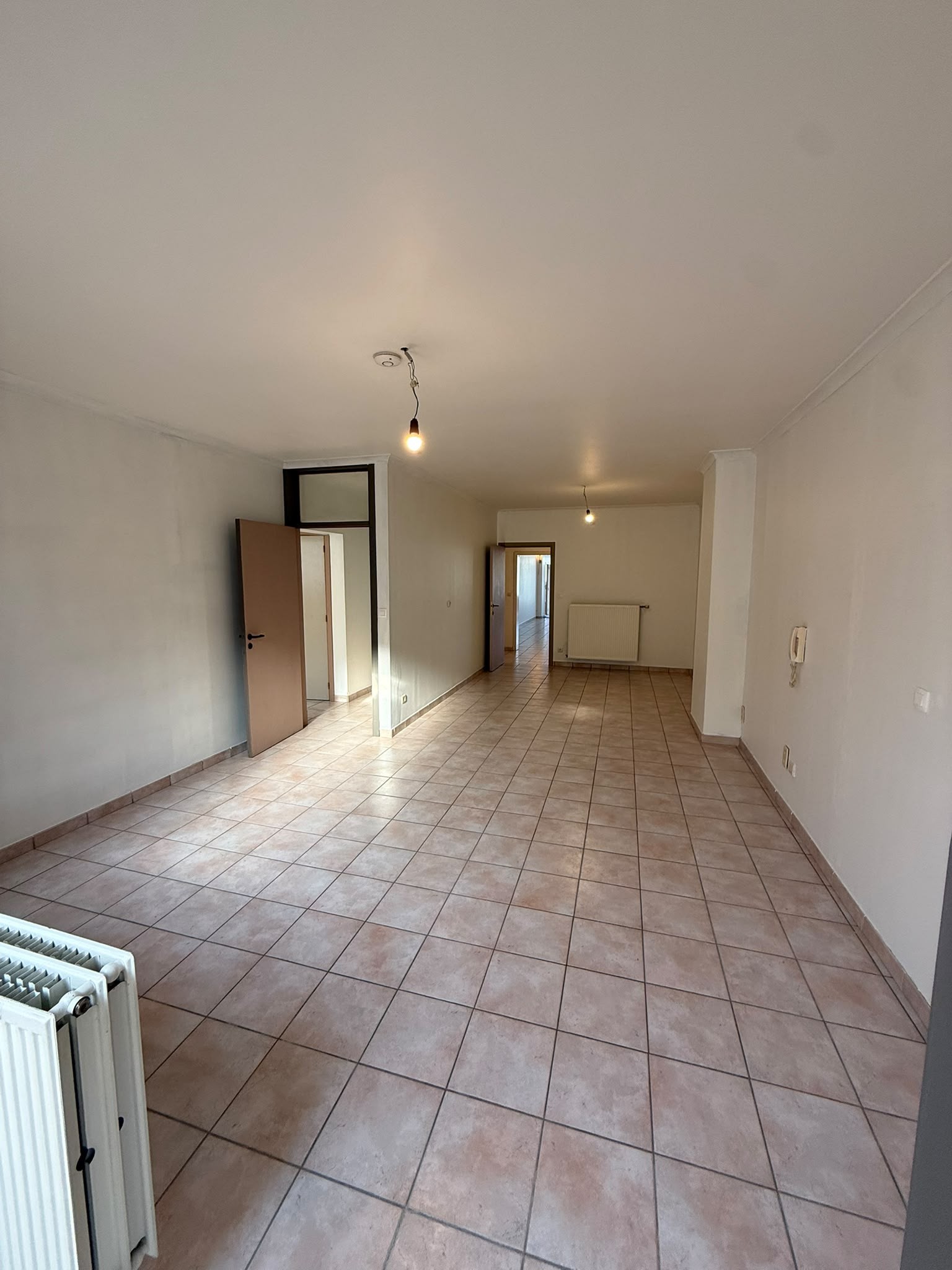 Ruim gelijkvloers appartement met garage - foto 5