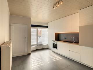 Deze gerenoveerde rijwoning vinden we terug in het centrum van Proven. In het dorp zelf zijn er 2 superettes, een bakker en slager en een...
