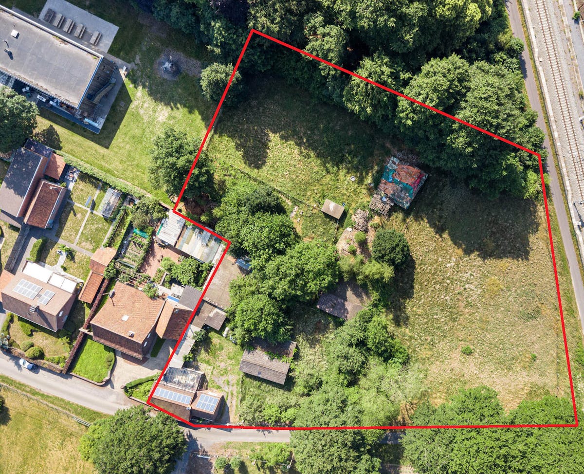 Te renoveren hoeve op bijna 6000 m² nabij het centrum van Aalter - foto 1