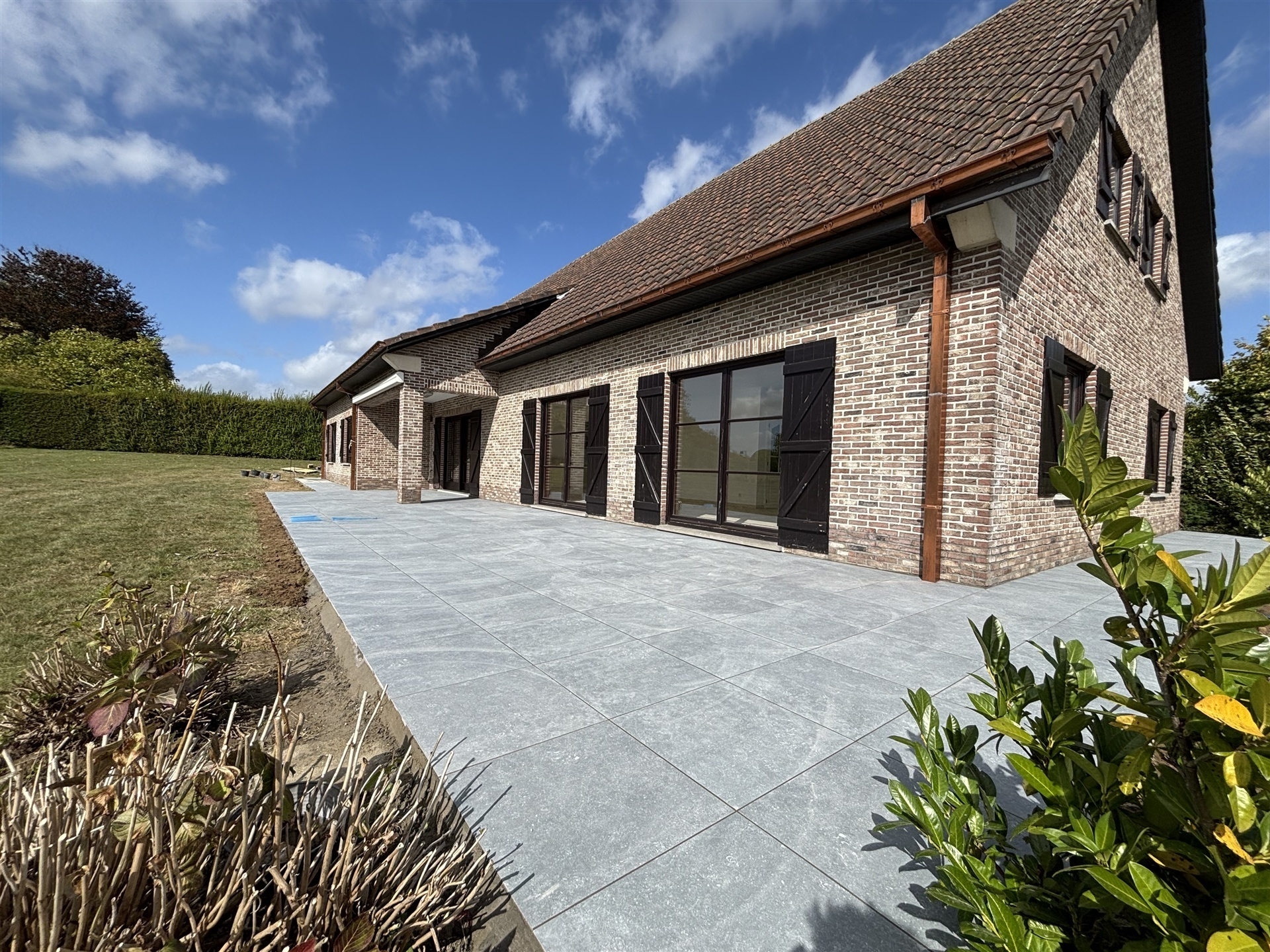 Ruime woning met grote tuin in een rustige straat - foto 4