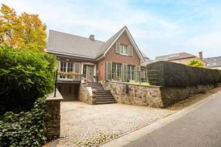 In een rustige straat in het mooie Geraardsbergen bevindt zich deze goed onderhouden woning die in 2017 een grondige renovatie heeft ondergaan...